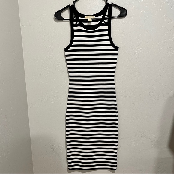 beginning boutique denim dress Isalin Mid Wash Halter Mini - US 16 Hatsu Frosted Lilac Maxi Color:nude/multi PMD This aline style dress
